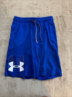 Under Armour boys shorts size medium